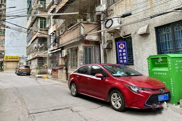 暢通消防通道，守護群眾安全！湛江坡頭消防聯(lián)合區(qū)交警大隊開展消防車通道專項整治